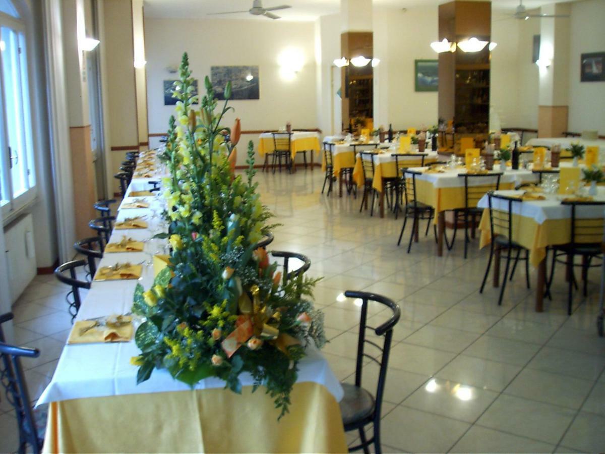 Albergo Ristorante Lucciola سانتو ستيفانو أل ماري المظهر الخارجي الصورة